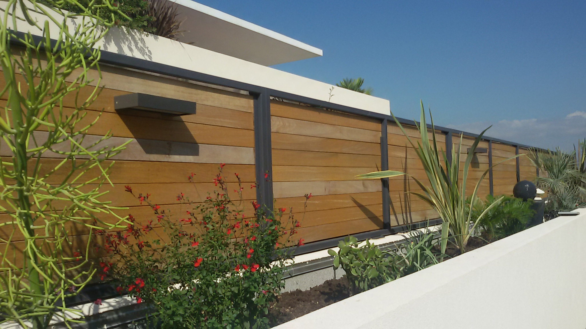 Vous trouverez ici quelques exemples des conceptions et réalisations de lulu jardine paysagiste à marseille
